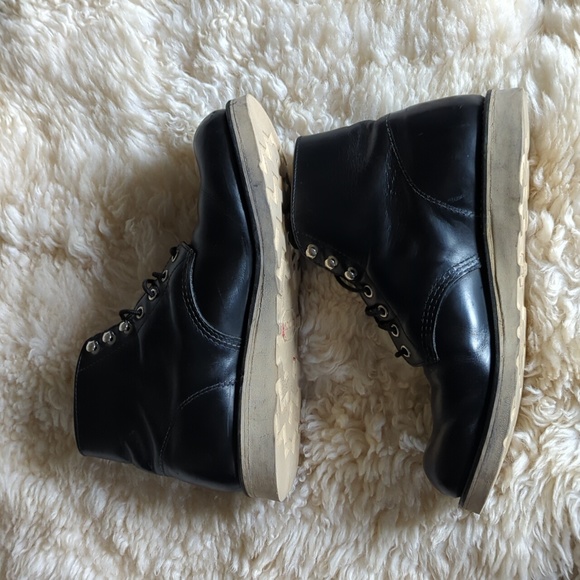 Red Wing 8165 Round Toe Heritage Boots - Picture 5 of 16